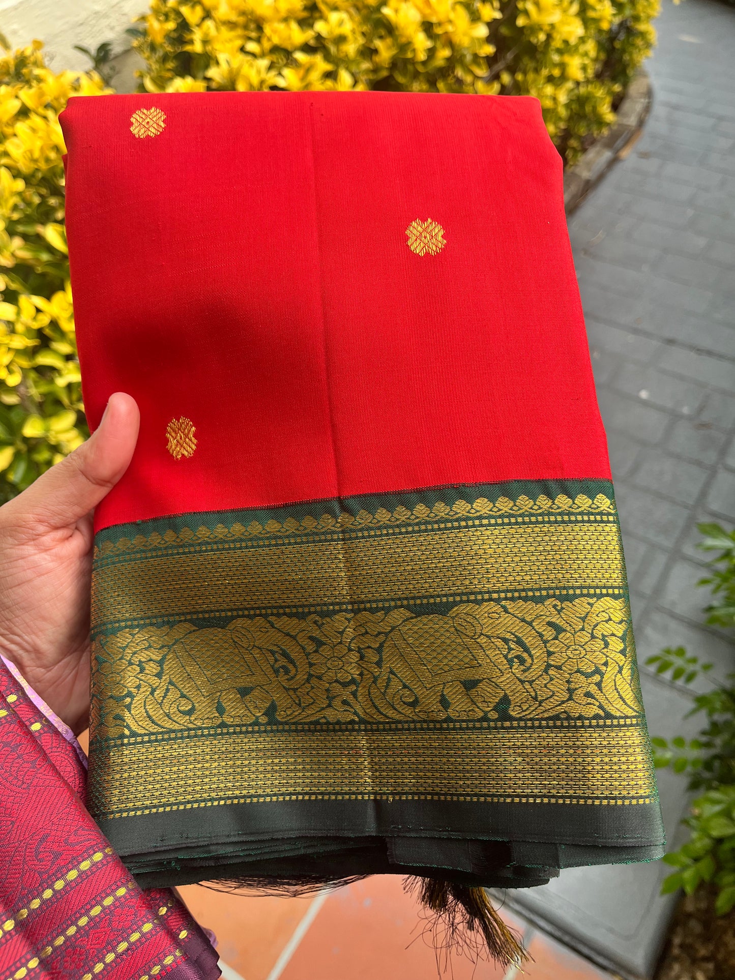 Chilli Red and Bottle Green -Handwoven Kanjivaram