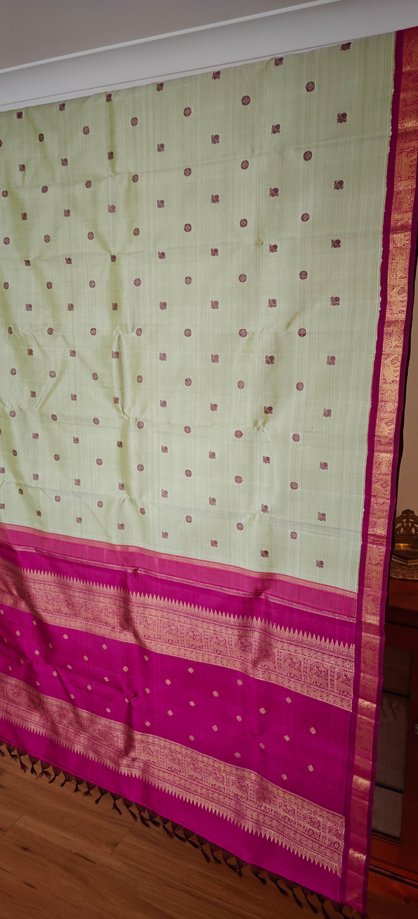 Elachi green and Magenta kanjivaram silk saree