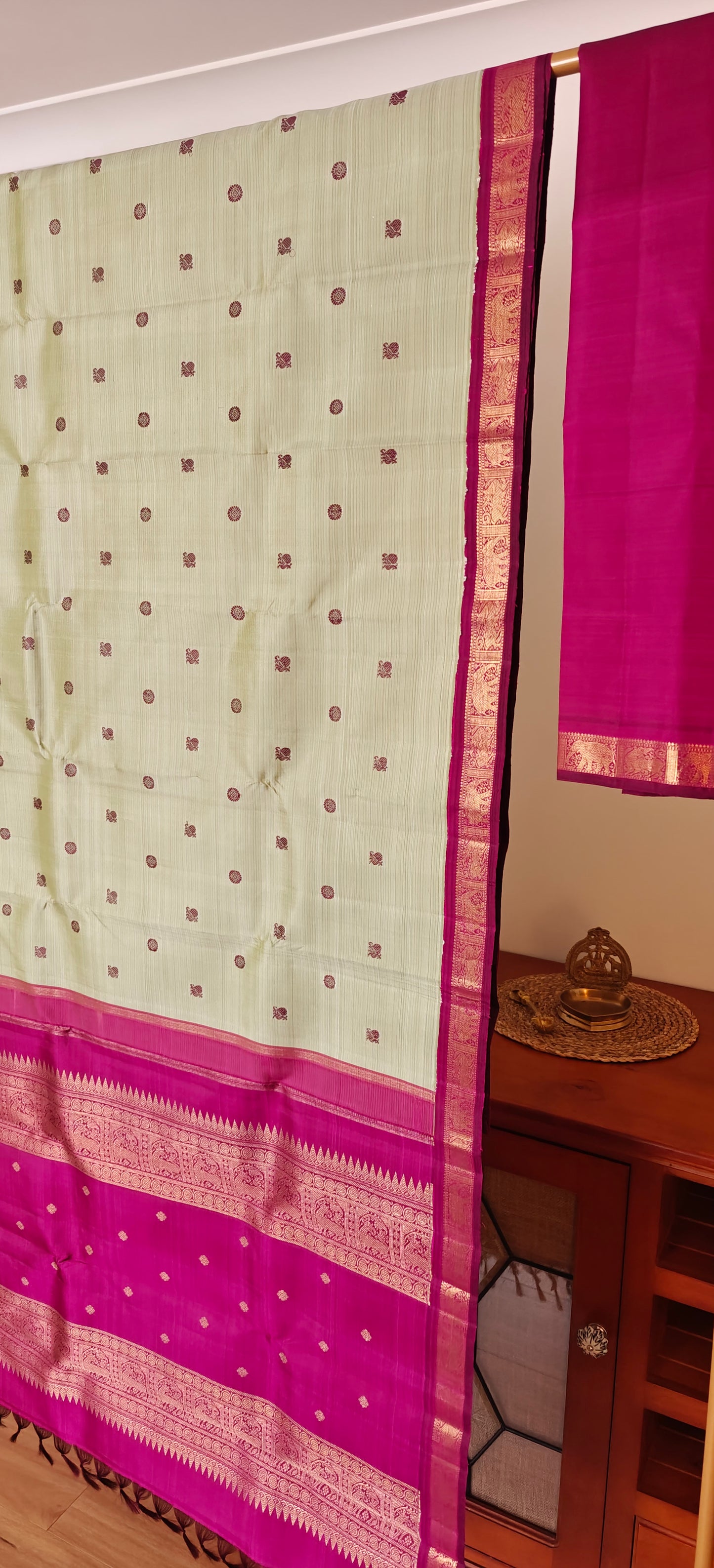 Elachi green and Magenta kanjivaram silk saree