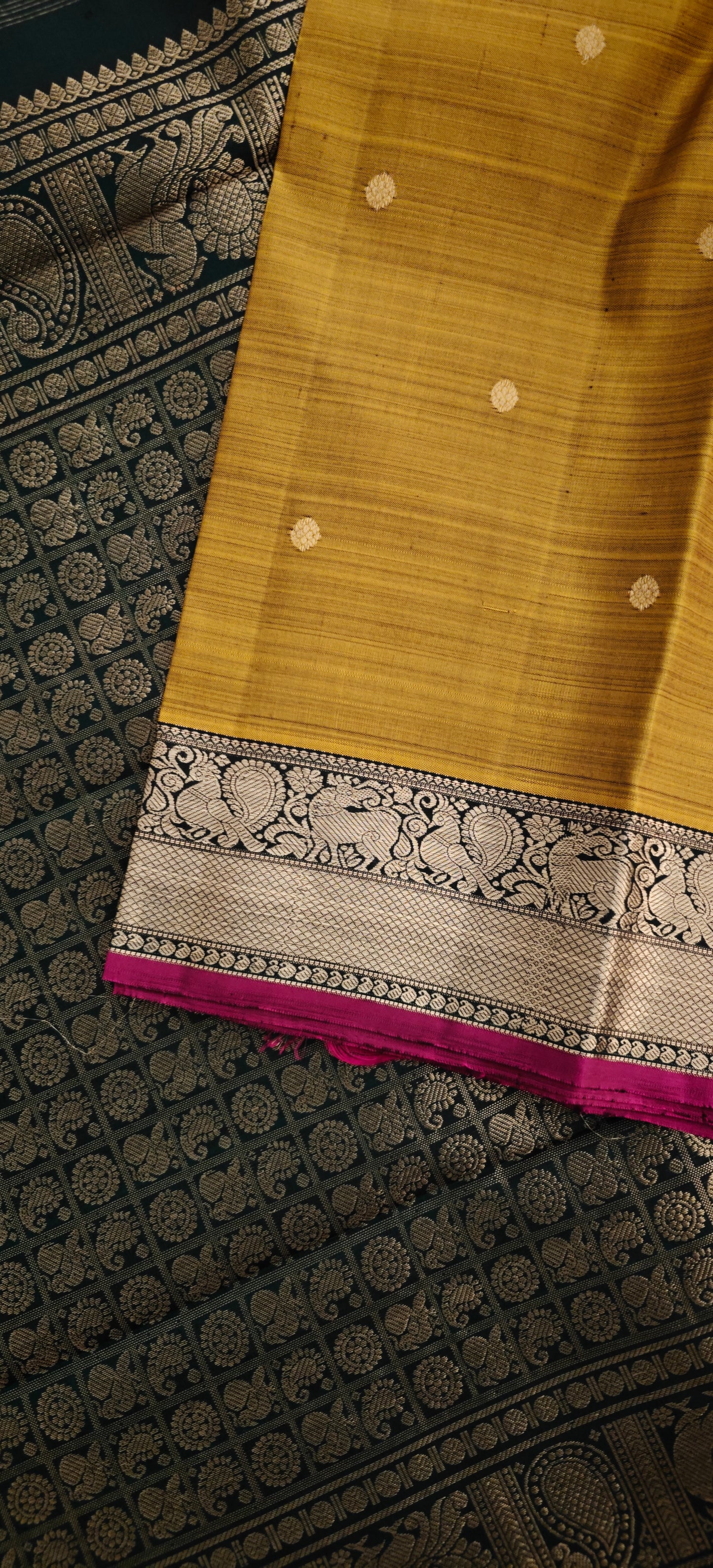 Mehandi Green body and bottle green border -Kanjivaram Silk Saree