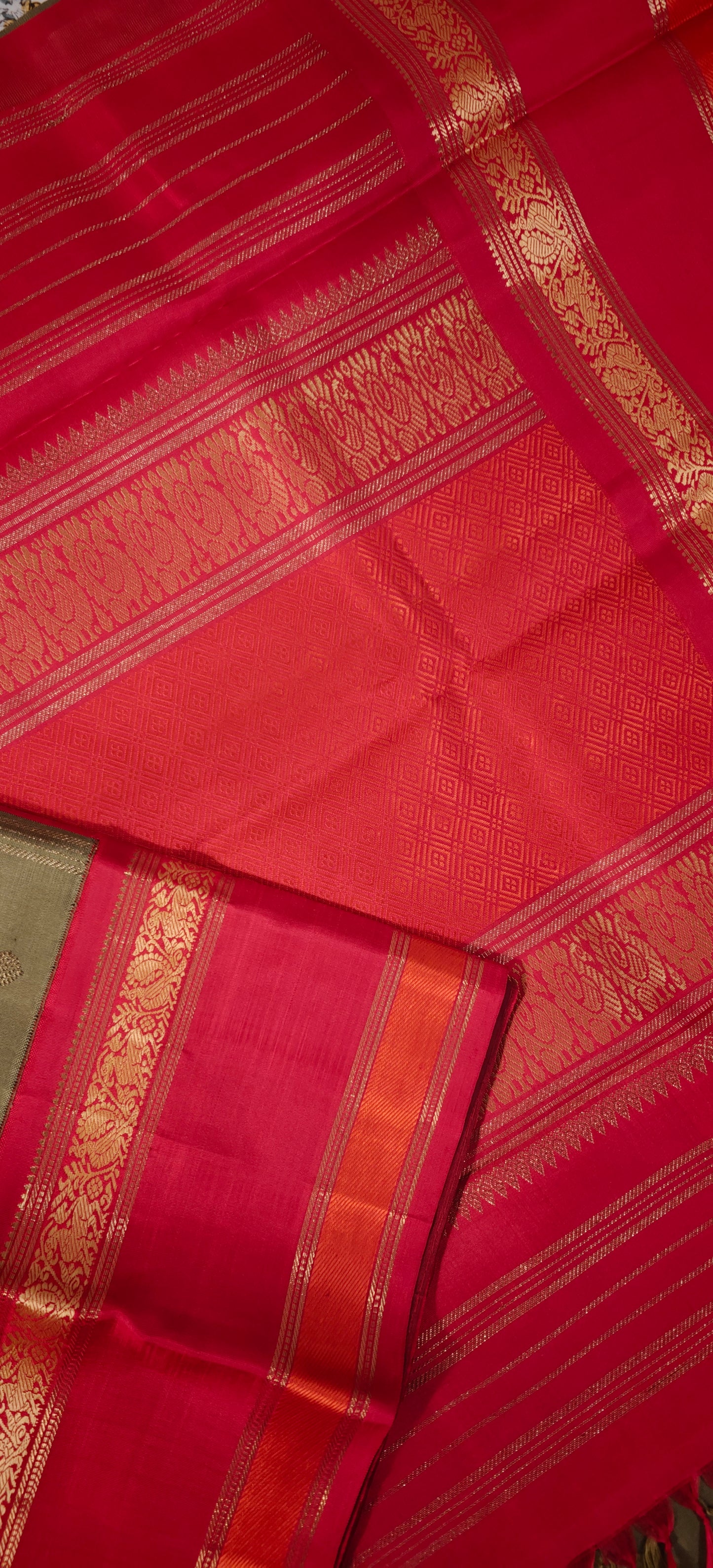 Elaichi Green and Red  kanjivaram