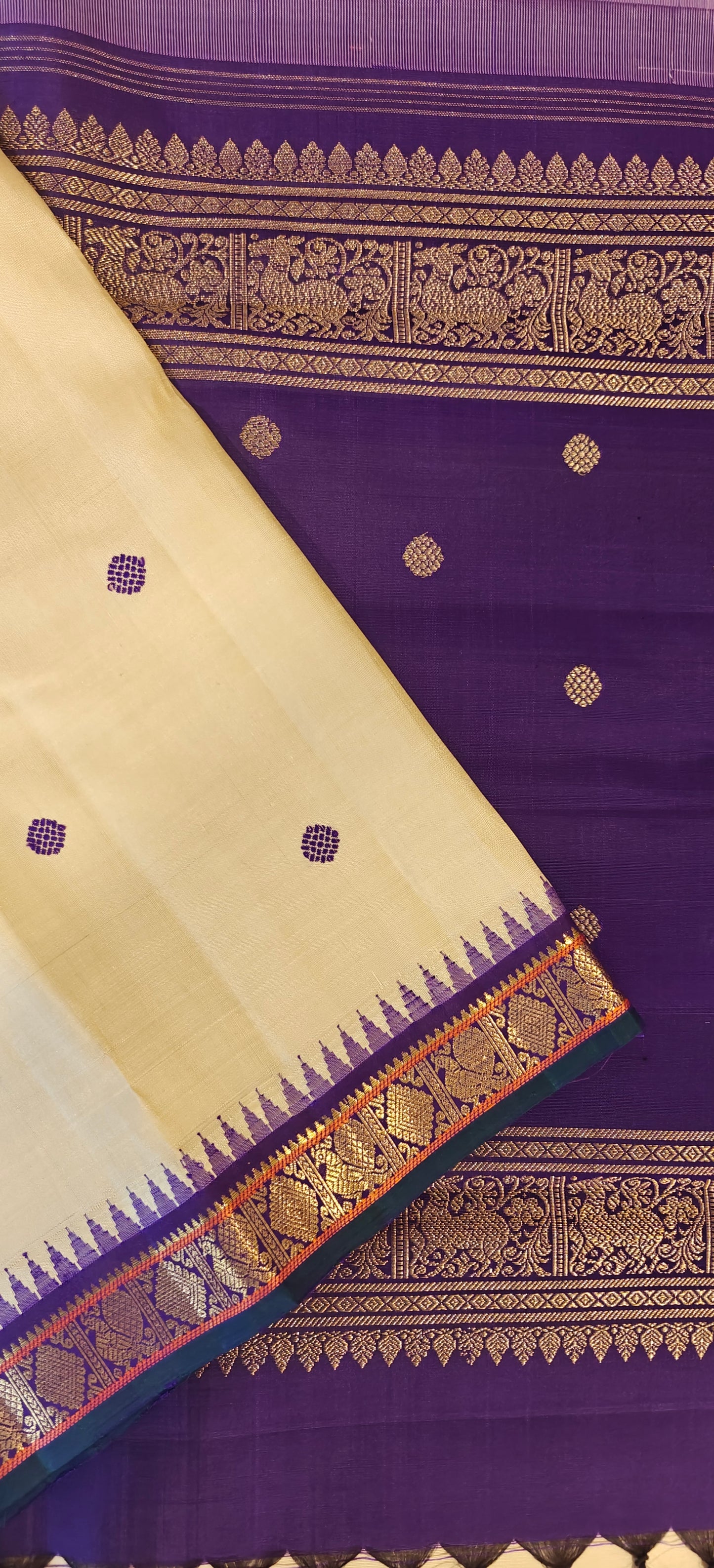 Cream and Magenta kanjivaram silk sari